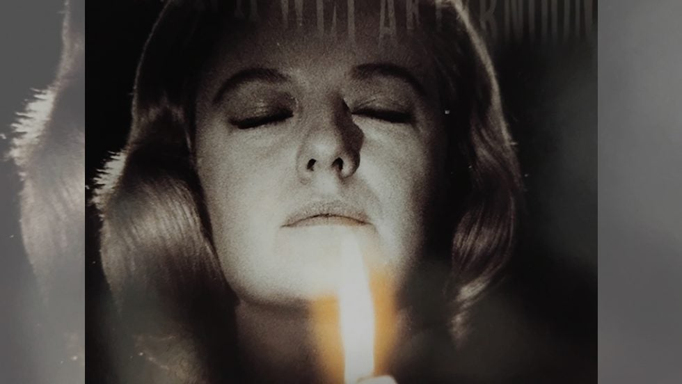 seance on a Wet Afternoon